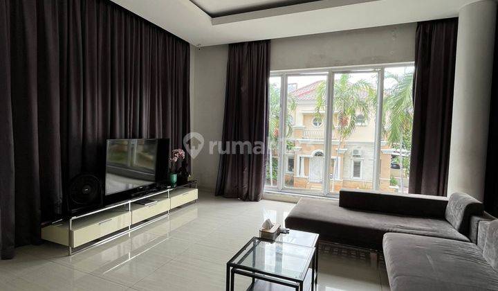 Rumah Mewah Luas 295m 3 Lantai Semi Furnish Pik1, SHM Murah 1