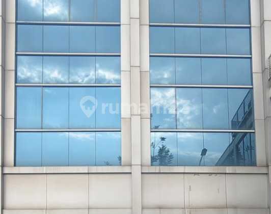 Attached 2-Storey Shop House in Golf Island, Size 9x15, Already Sold Out, Has a Nice Elevator.