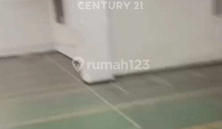 Gudang  2 Lantai Dengan Tanah Luas Di Jatinegara