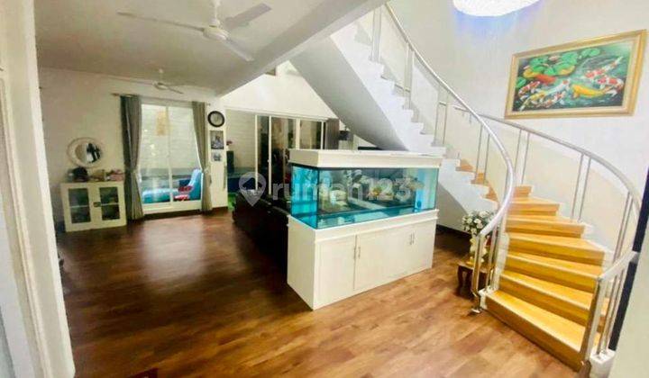 Dijual Rumah Pool Pribadi di Taman Golf Modernland 2