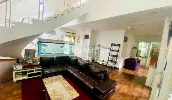 Dijual Rumah Pool Pribadi di Taman Golf Modernland 8
