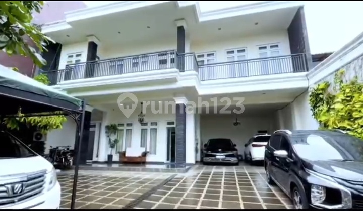 Dijual Rumah Mewah di Kemang Jakarta Selatan Dijual Rumah Mewah di Kemang Jakarta Selatan