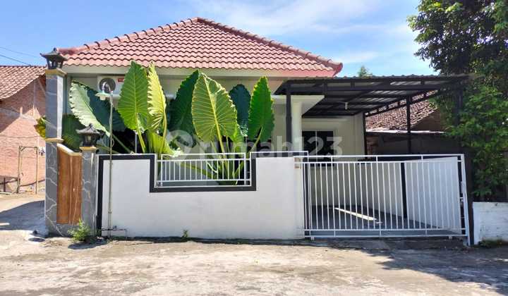Strategic Villa House with Swimming Pool Near UGM in Sleman 2