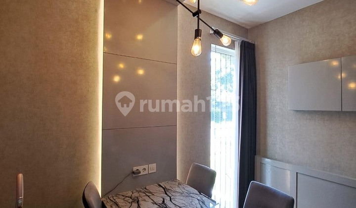 Rumah Mewah Premium Siap Pakai di Graha Natura Surabaya Barat