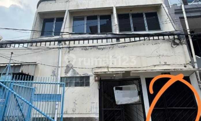 Rumah 4 Lantai Minimalis Strategis di Pedamangan Jakarta Utara