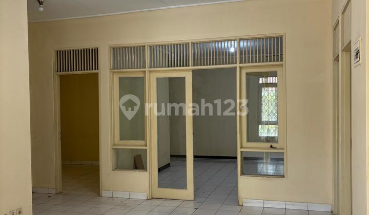 For Rent House Hook Position Strategically Located in Bintara