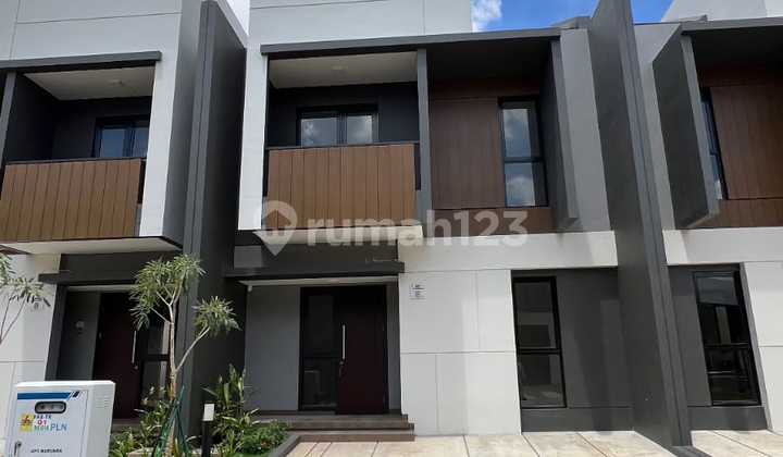 Rumah Bagus Siap Huni, di Sumarecon Crown Gading, Bekasi