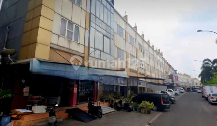 For Sale Spacious and Ready-to-Use Shop House in Golden Boulevard BSD CITY For Sale Spacious and Ready-to-Use Shop House in Golden Boulevard BSD CITY