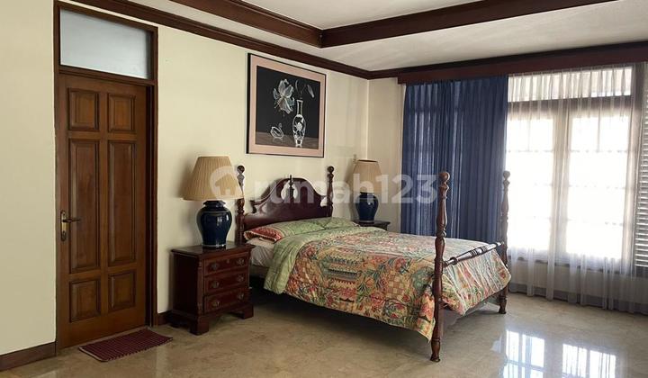 Rumah Besar Mewah di Gatot Subroto Dekat Hotel Kartika Chandra 7