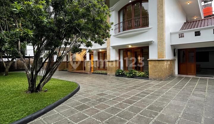 Lux Cozy House @ Kebayoran Baru Lux Cozy House @ Kebayoran Baru