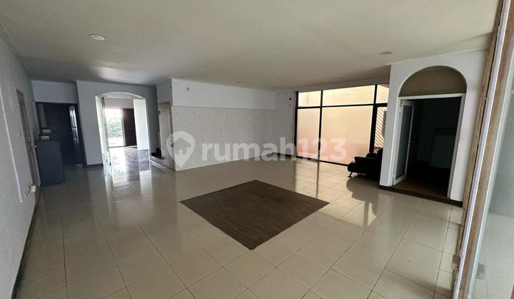 Disewakan Rumah di Jalan Raya Dekat Sudirman dan Bulungan Cocok Untuk Bisnis di Sisingamangaraja Disewakan Rumah di Jalan Raya Dekat Sudirman dan Bulungan Cocok Untuk Bisnis di Sisingamangaraja