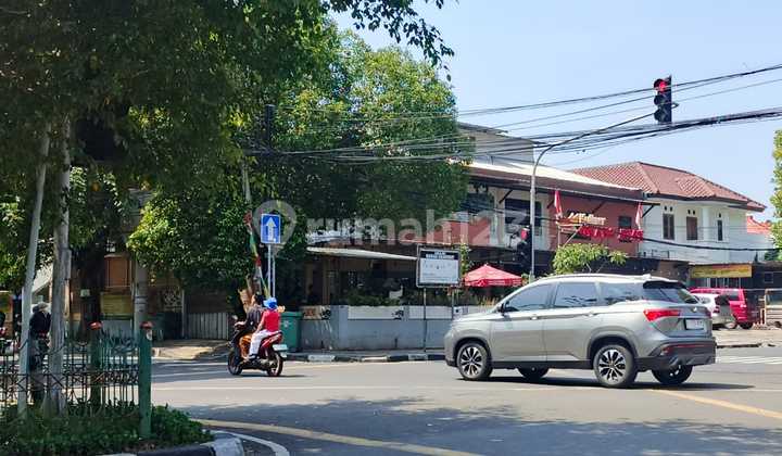 Disewakan Ruko Bangunan di Rawamangun di Hoek