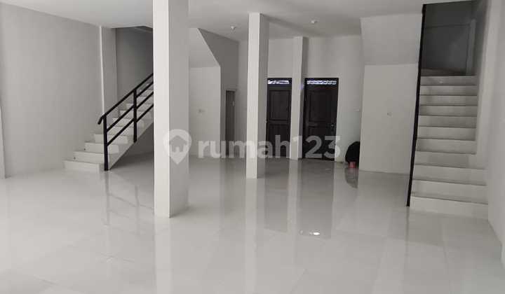 Strategic Shop House for Rent in Jagakarsa, South Jakarta, Suitable for Business, Office, Clinic, Minimarket, or Other Ventures. 2