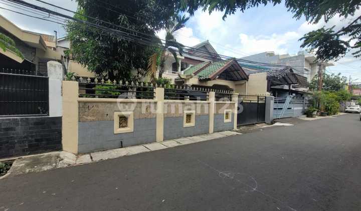 Residential House for Rent in Central Jakarta, Sumur Batu, Suitable for Office and Online Shop 2