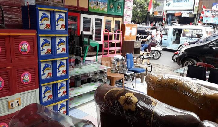 For Rent: 2-Story Shop House, Land Area 450 sqm in Kramat Jati, suitable for Warehouses and Businesses in East Jakarta, Former Furniture Store. 1