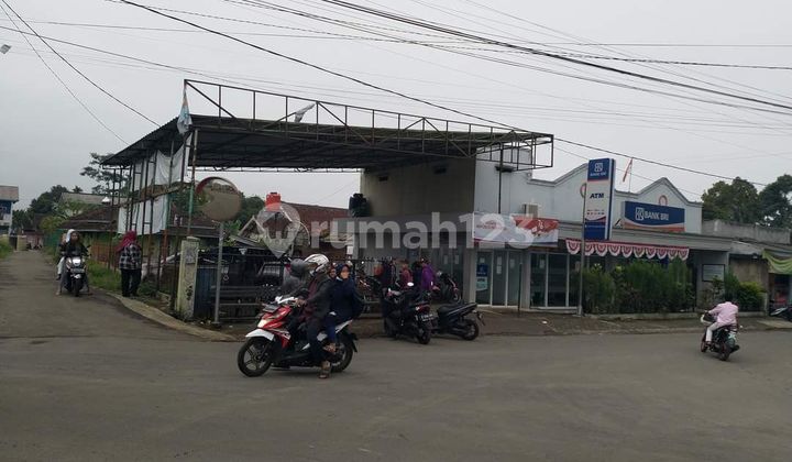 Shop House and 1,564 Square Meter Land Cheap in Sukabumi, West Java, Parakalansalak
