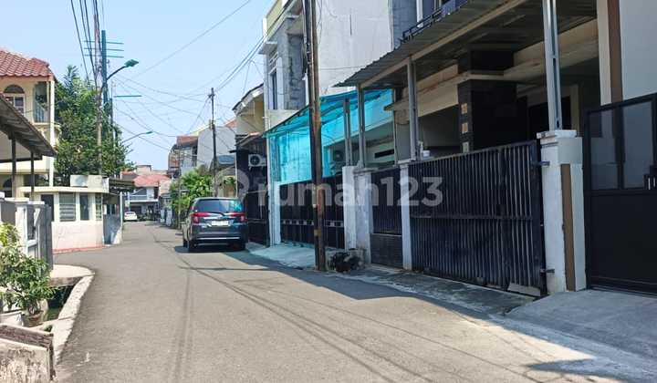 New Modern House for Sale, Comfortable Living in a Strategic Location, in Rawamangun 2