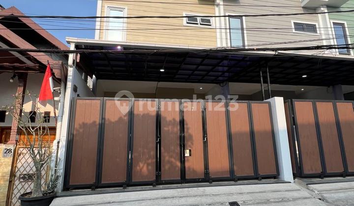 Disewakan Hanya ada 1 unit Rumah Baru di utan kayu utara, jakarta timur Disewakan Hanya ada 1 unit Rumah Baru di utan kayu utara, jakarta timur