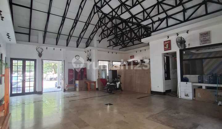 For Rent: Spacious Ex-Restaurant Building in Rawamangun, Near Main Road