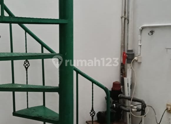 Rumah Disewakan di Salemba Jakarta Pusat Lokasi Pinggir 2