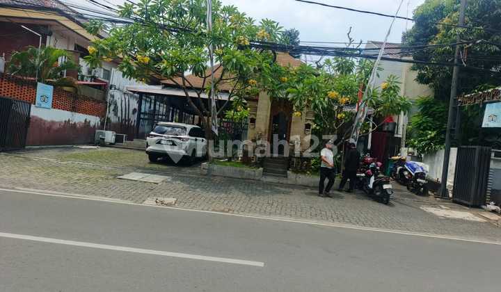 For Rent: Building Suitable for Business in Tebet Semar, East Tebet.