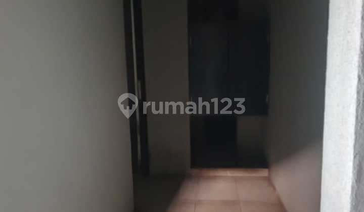 For Rent: Shop House at UI Access EX ALFA X, 3.5 Story Building. 2