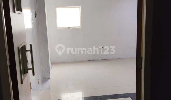 For Sale Cheap Quick 3-Story Shop House Ready to Occupy in Sentra Timur Pulogebang, East Jakarta