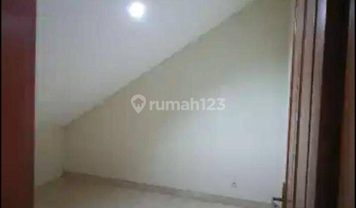 Disewakan Rumah 2 Lantai Shm Jakarta Timur Bagus 2