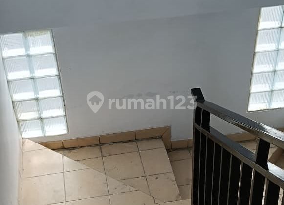 For Rent 3.5-Story Shophouse in Cempaka Putih, Central Jakarta, Ready to Occupy
