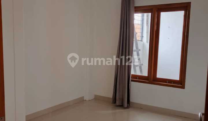 Disewakan Rumah di Kayu Putih Semi Furnished Siap Huni  2
