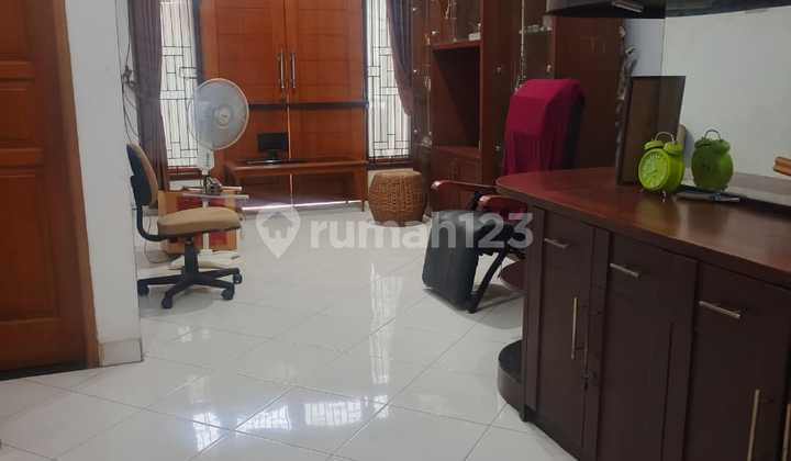 Dikontrakan Rumah Full Furnish di Rawamangun Dekat Tiptop Tahunan, Bangunan 2.5 Lantai Dekat Tiptop 2