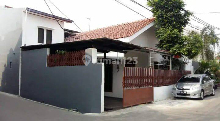 Di Jual Cepat Rumah 2 Lantai Di Rawamangun . Jakarta Timur 1