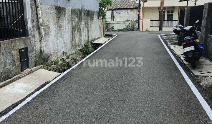 For Rent House in East Jakarta White Wood Frame Ready to Live Minimalist 2