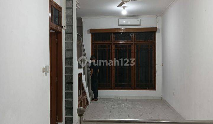 Disewakan Rumah 2 Lantai Bagus Shm Dicipinang, Jakarta Timur  2