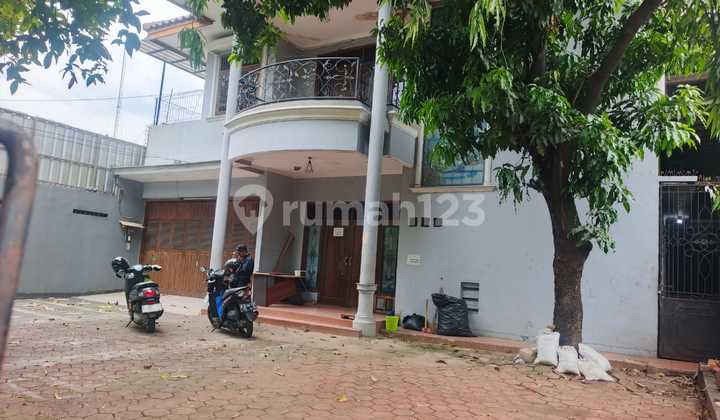 Disewakan Rumah Luas di Rawamangun Jakarta Timur Disewakan Rumah Luas di Rawamangun Jakarta Timur