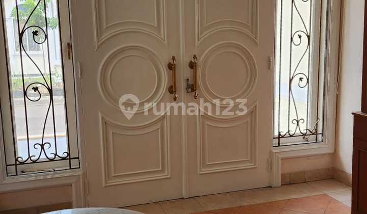 Ready-to-Occupy 2-Story Luxury House in Beverly Golf Garden, Lippo Karawaci Tangerang 2