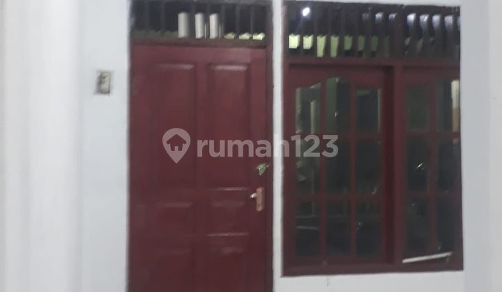 Rumah di Gang Sebrang Stasiun Lenteng Agung Jakarta Selatan 1