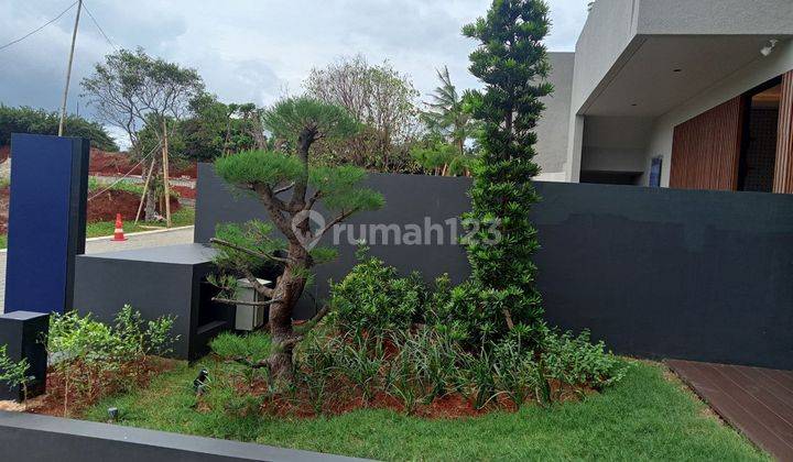 Rumah Mewah Memiliki Taman Tengah View Anak Danau 2