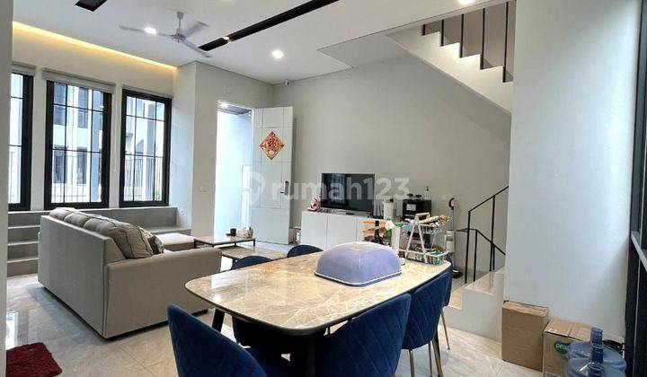 Rumah 3 Lantai Di Bsd City Siap Huni Super Cantik Lokasi Cakep 2