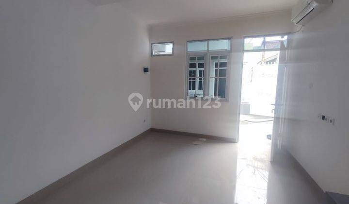 Dijual rumah 2 lantai 5 menit dr mall gajah Mada plaza 1