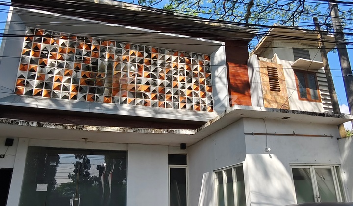 DIJUAL SECEPATNYA RUMAH KOST AKTIF 2 LANTAI LOKASI SANGAT STRATEGIS