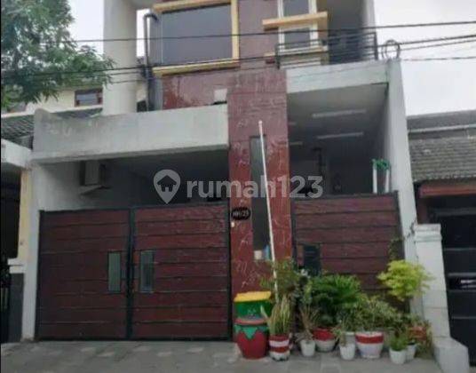 CEPAT RUMAH 2 LANTAI CANTIK BAGUS HARGA TERJANGKAU 1