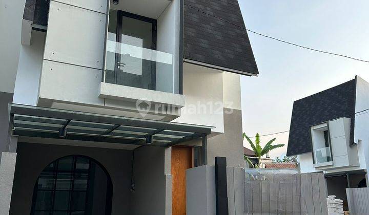 CEPAT RUMAH VILLA BARU 2 LANTAI CANTIK & BAGUS MODERN SIAP HUNI 1