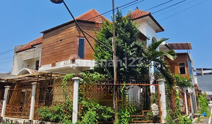 CEPAT RUMAH 2 LANTAI CANTIK & BAGUS LOKASI SANGAT STRATEGIS HARGA TERJANGKAU