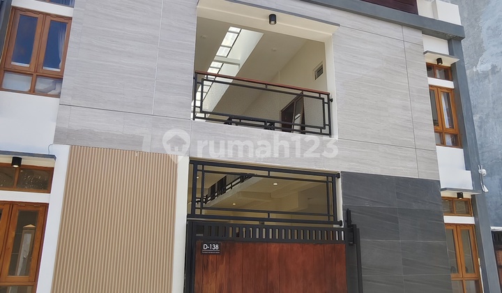 New 2-Storey Boarding House Ready to Occupy Very Strategic Location Near Campus New 2-Storey Boarding House Ready to Occupy Very Strategic Location Near Campus