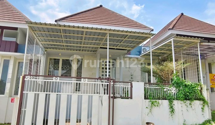 CEPAT RUMAH 1 1/2 LANTAI CANTIK BAGUS FREE FURNISHED HARGA SANGAT TERJANGKAU