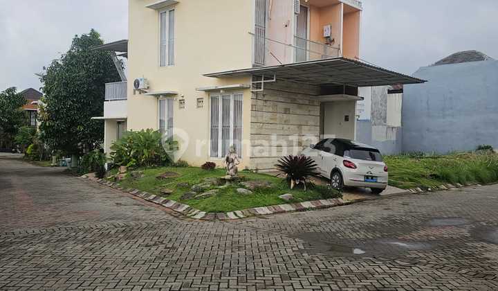 Beautiful Good House Very Strategic Location Near Batu City Tourism
