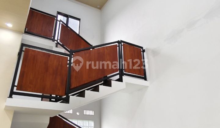 Rumah 2 Lantai Bagus Modern Siap Huni Harga Sangat Terjangkau Lokasi Sangat Strategis 2
