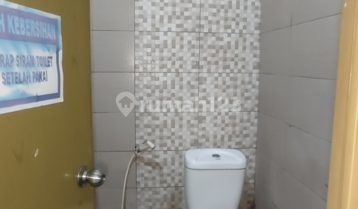 DIJUAL SECEPATNYA RUMAH KOST AKTIF 2 LANTAI LOKASI SANGAT STRATEGIS