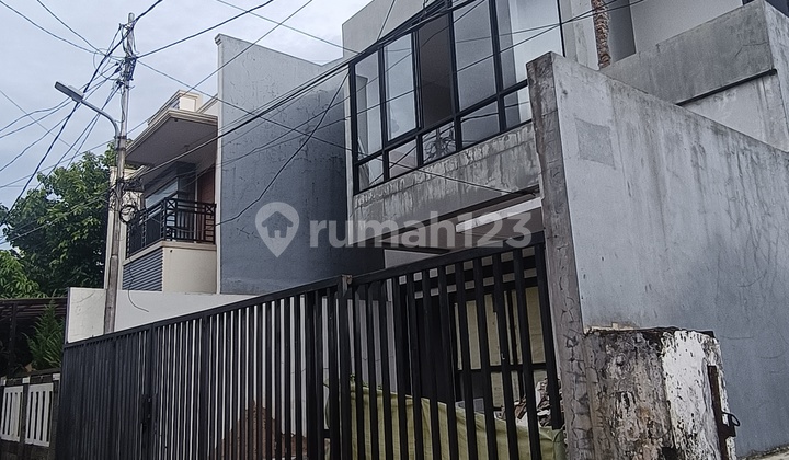 Cash Only, Rumah Minimalis 2 Lt Luas 147M, Jalan Tebet Barat Dalam, Strategis,Dekat Tol Pancoran